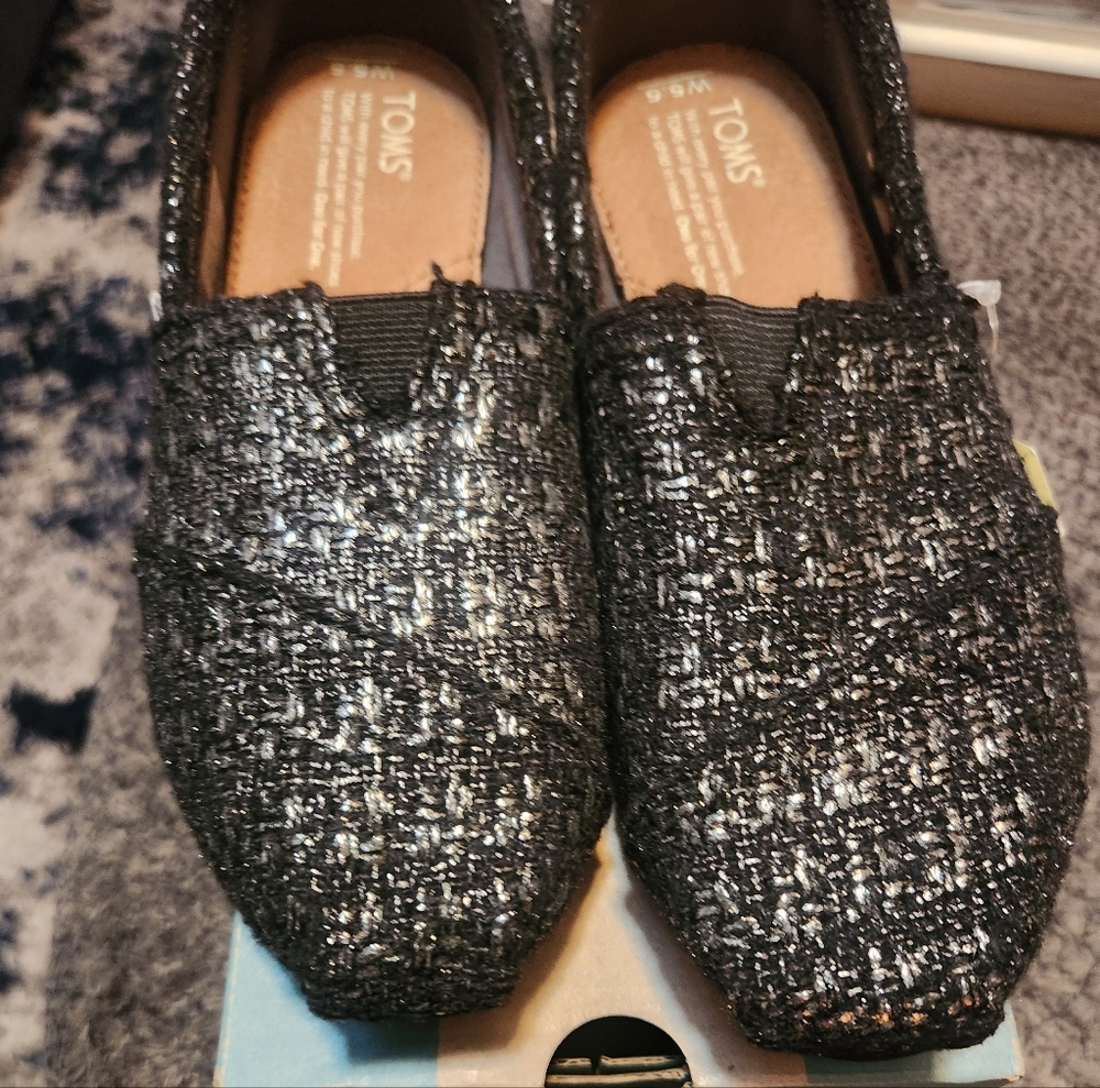 TOMS Wool Black and Silver Classic - Picture 2 of 5